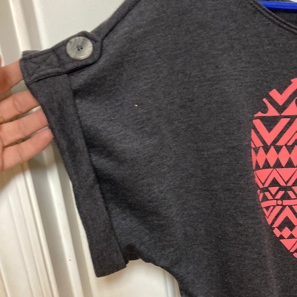 3/$20 bundle and save… 
Gray short sleeve sweatshirt withRed HeartDesign&pocket - Picture 3 of 6